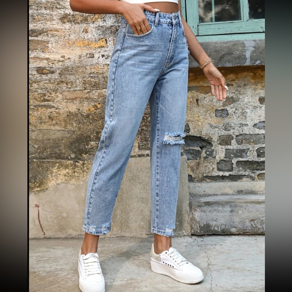 Ripped Frayed Hem Mom Jeans light wash color - Picture 2 of 10
